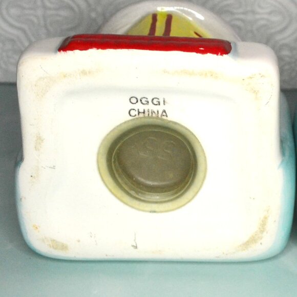 Pair Of Retro Look Salt And Pepper Shakers American Diner Jukebox Design Fun - Picture 7 of 7